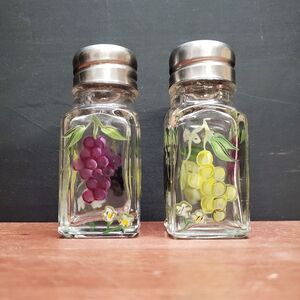 Home Essentials Vintage Grapes Salt and Pepper Shaker